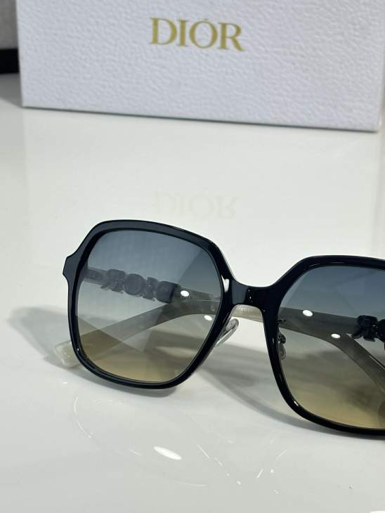 Picture of Dior Sunglasses _SKUfw76301187fw